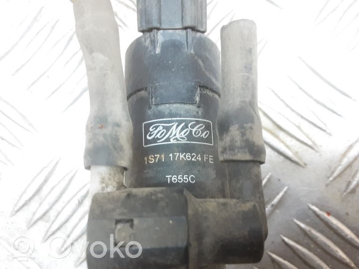 Volvo XC70 Windscreen/windshield washer pump 1S7117K624FE