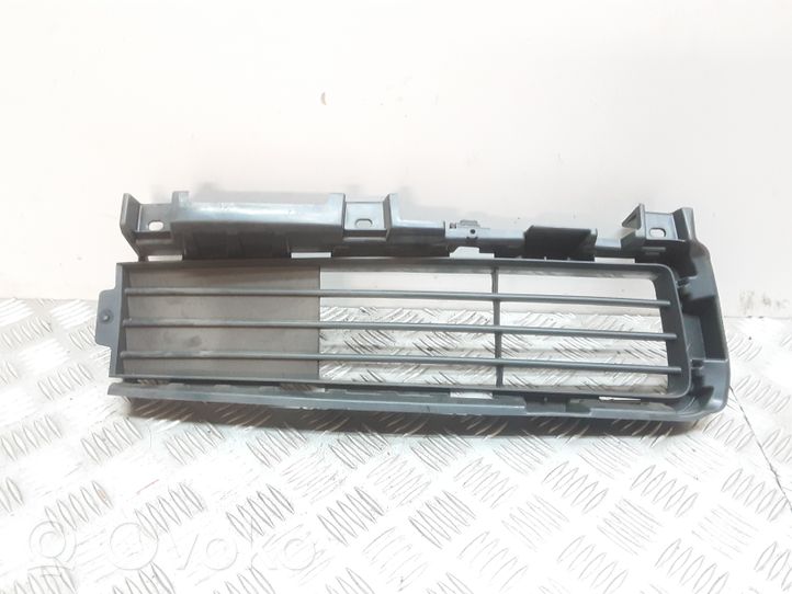 Lexus RX 330 - 350 - 400H Kratka dolna zderzaka przedniego 5311260100