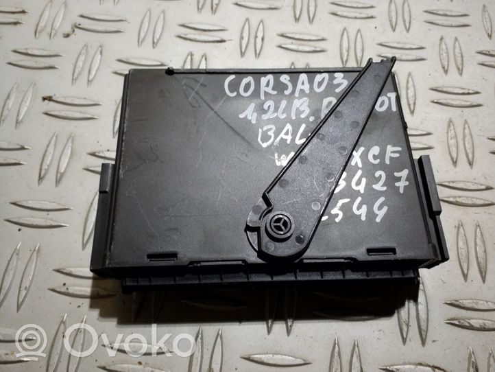 Opel Corsa C Oven keskuslukituksen ohjausyksikön moduuli 13111111