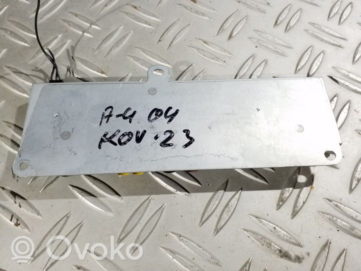 Audi A4 S4 B6 8E 8H Amplificateur d'antenne 8E9035225P