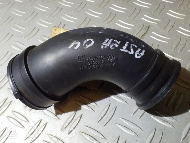 Opel Astra H Tube d'admission d'air 24437915