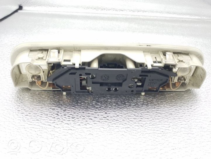 Audi A6 S6 C6 4F Luz del asiento trasero 4F0947111