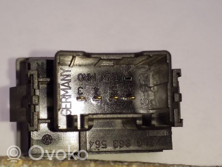 Volkswagen Touareg I Seat heating switch 7L6963570B