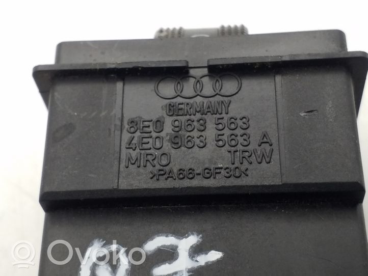 Audi Q7 4L Istuimen lämmityksen kytkin 8E0963563
