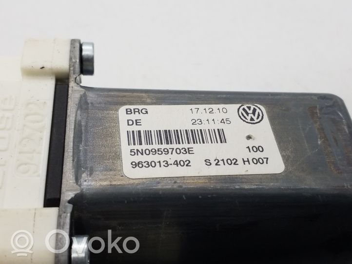 Volkswagen Tiguan Silniczek podnoszenia szyby drzwi tylnych 5N0959703E