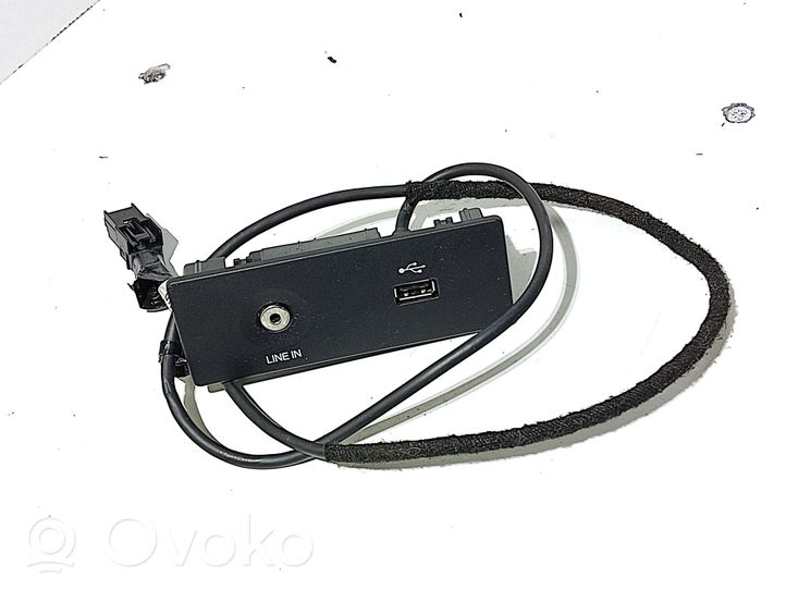 Ford Fusion II USB-pistokeliitin DS7T14D202DC