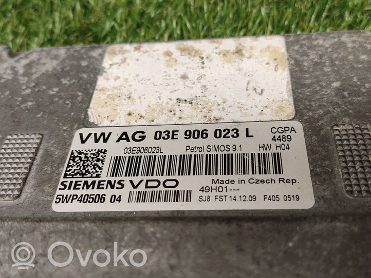 Volkswagen Polo IV 9N3 Unité de commande, module ECU de moteur 03E906023L