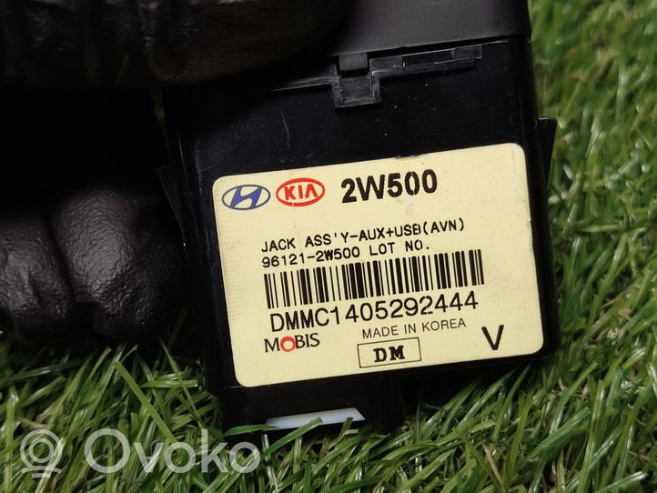 Hyundai Santa Fe Connettore plug in AUX 961212W500