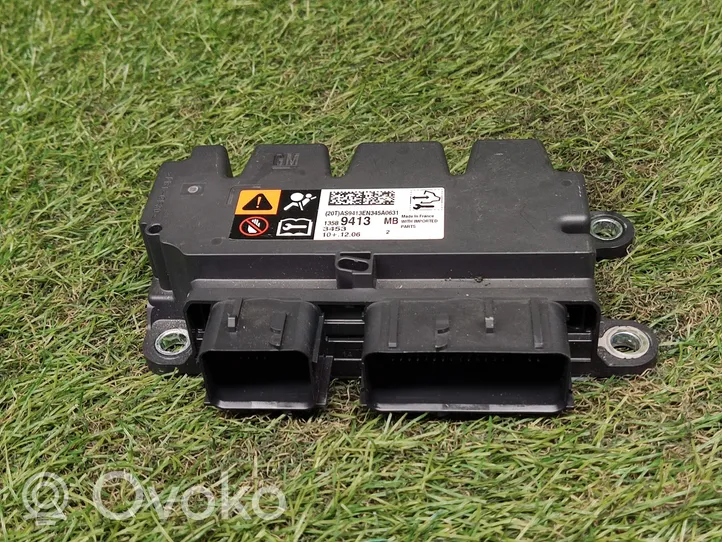 Opel Zafira C Airbag control unit/module 13589413