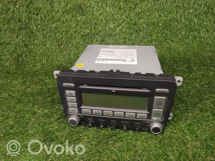 Volkswagen Jetta V Radio / CD/DVD atskaņotājs / navigācija 1K0035180G