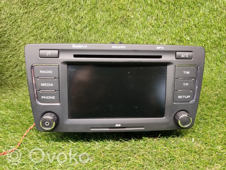 Skoda Octavia Mk2 (1Z) Panel / Radioodtwarzacz CD/DVD/GPS 1Z0035156F