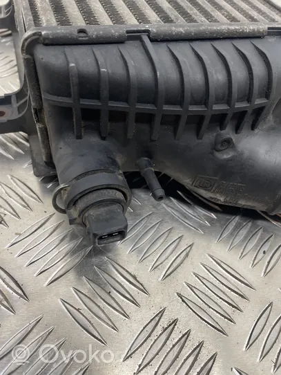 Volkswagen Multivan T4 Chłodnica powietrza doładowującego / Intercooler 701145805A