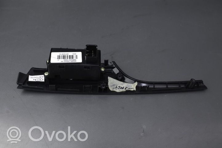 Hyundai i40 Interruptor del elevalunas eléctrico 935803Z050