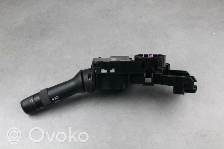 Subaru Outback Commodo de clignotant 17F066