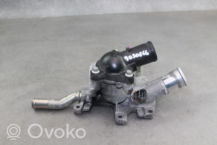 Mazda 6 Boîtier de thermostat / thermostat PE0115172