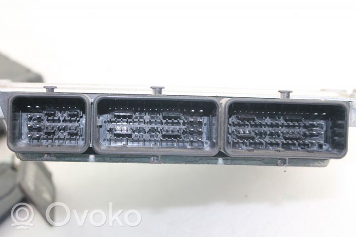 Renault Clio IV Komputer / Sterownik ECU i komplet kluczy 237103353R