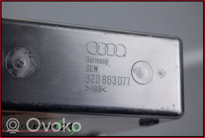 Audi A2 Schowek deski rozdzielczej 8Z0863077