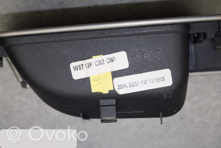 Volvo V50 Altro elemento di rivestimento della portiera anteriore 8663815