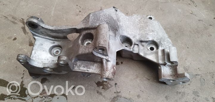 KIA Sorento Soporte del alternador 