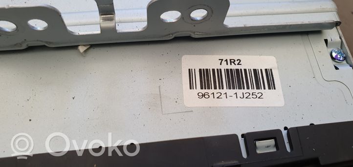 Hyundai i20 (PB PBT) Navigaatioyksikkö CD/DVD-soitin 