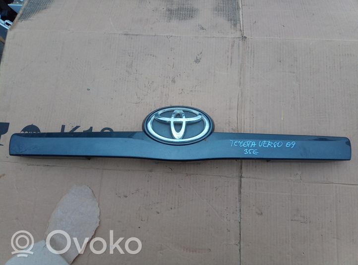 Toyota Verso Отделка номерного знака 