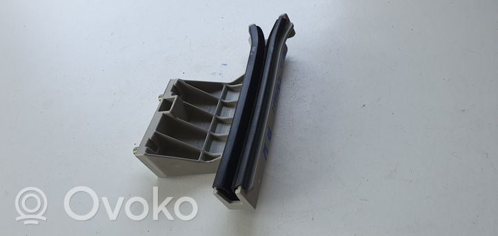 KIA Stonic Front door windshield rail 