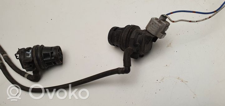 Toyota Land Cruiser (J120) Windshield washer spray nozzle 