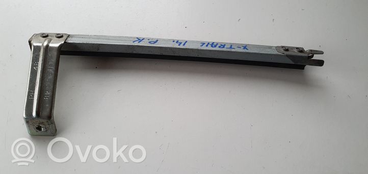 Nissan X-Trail T32 Front door windshield rail 