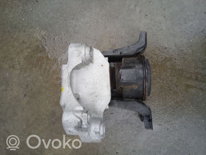 Nissan Pulsar Engine mount bracket 