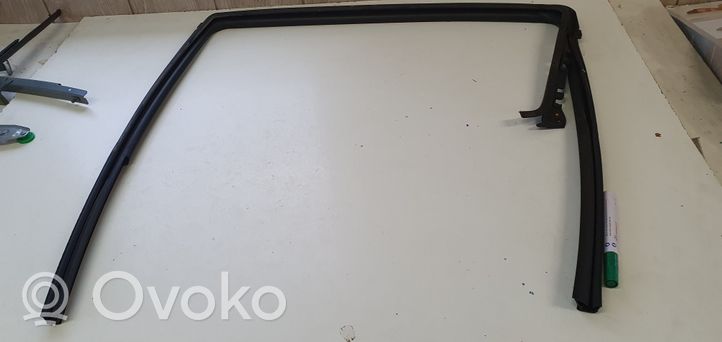 Toyota Yaris Gumowa uszczelka drzwi tylnych / na karoserii 