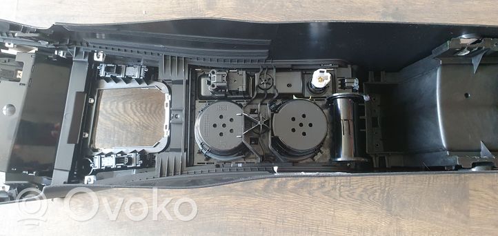 Volkswagen Golf VII Center console 