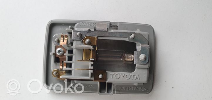 Toyota Auris E180 Éclairage intérieur porte avant 