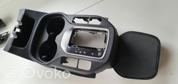 Hyundai Santa Fe Cup holder front 