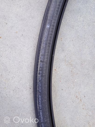 Skoda Superb B6 (3T) Rear door rubber seal (on body) 