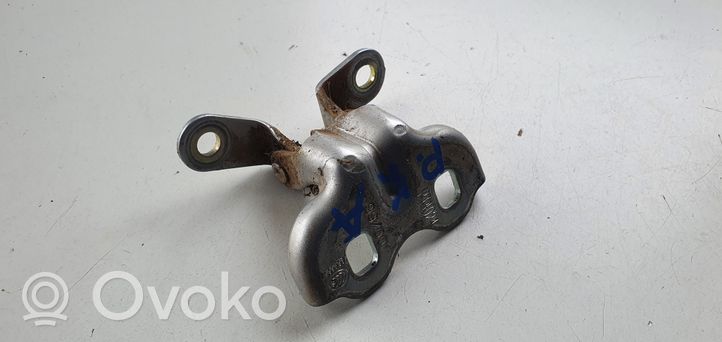 Opel Mokka Front door lower hinge 