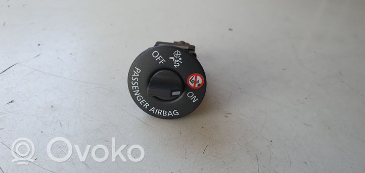 Renault Captur Passenger airbag on/off switch 