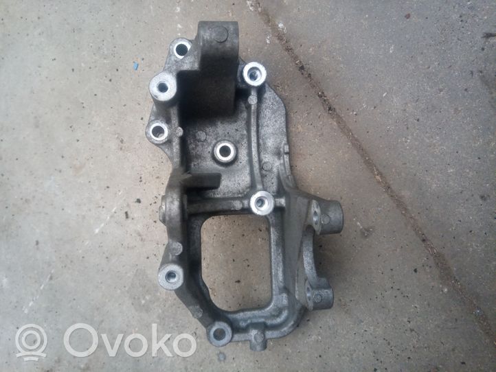 Mitsubishi Outlander Generator/alternator bracket 