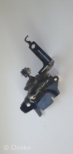 Mazda 6 Supporto pompa ABS 