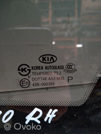 KIA Sorento Fenêtre latérale avant / vitre triangulaire 