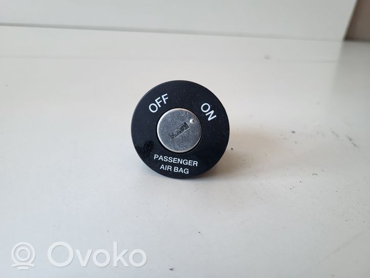 KIA Sorento Passenger airbag on/off switch 