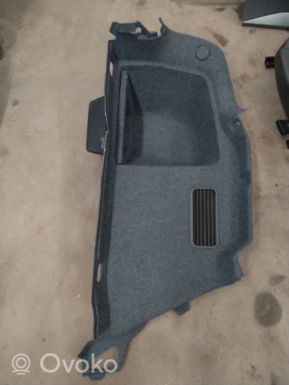 Seat Exeo (3R) Tavaratilan/takakontin alempi sivuverhoilu 