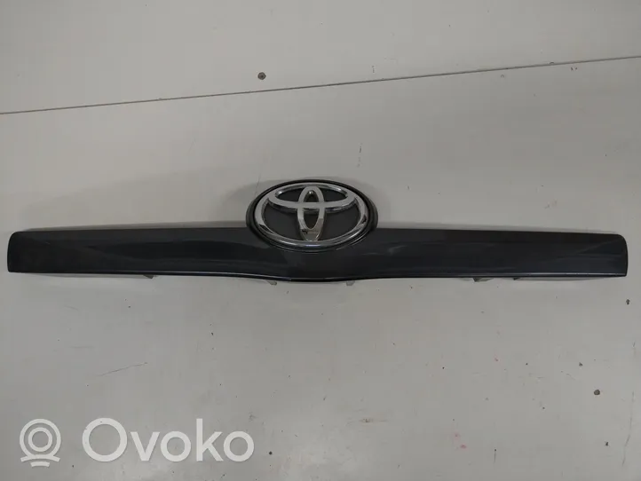 Toyota Verso Takaluukun rekisterikilven valon palkki 