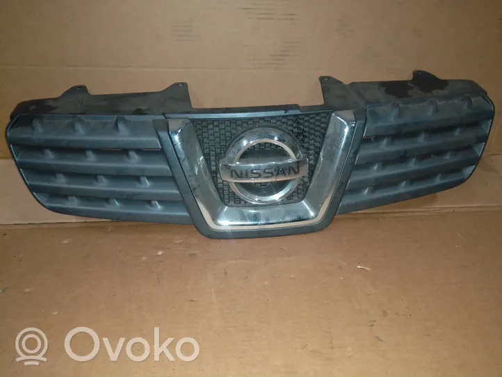 Nissan Qashqai+2 Grille calandre supérieure de pare-chocs avant 