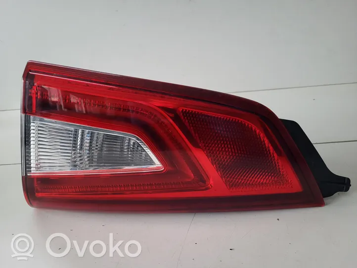 Nissan Qashqai Aizmugurējais lukturis virsbūvē 