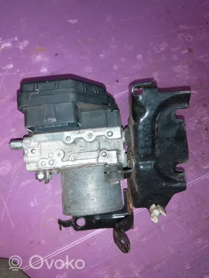 Mazda 6 Supporto pompa ABS 