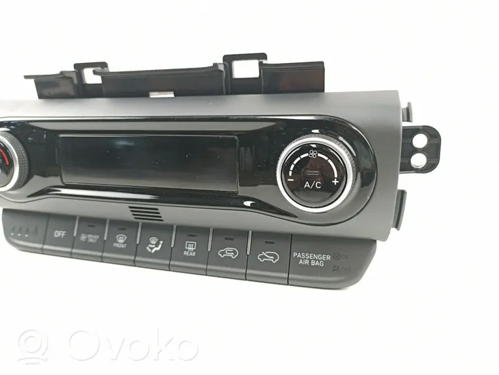 Hyundai Kona I Air conditioner control unit module 97250CMAD0