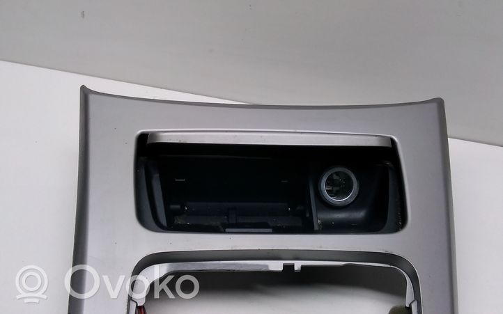 BMW 3 E90 E91 Pavarų perjungimo svirties apdaila (plastikinė) 7118040