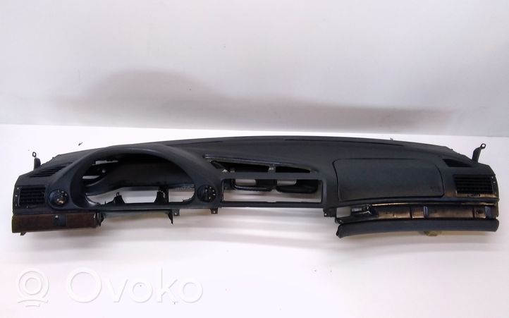 BMW 7 E38 Dashboard 8165251