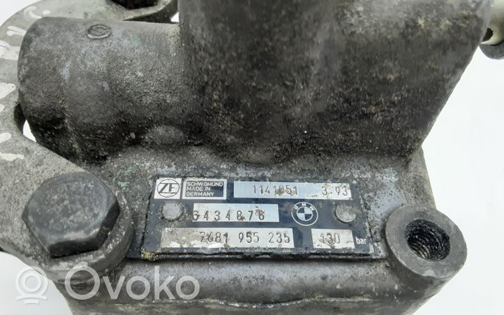 BMW 5 E34 Ohjaustehostimen pumppu 1141051