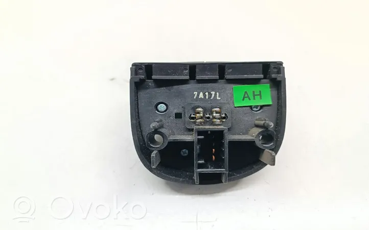 Chevrolet Nubira Steering wheel buttons/switches 7A17LAH